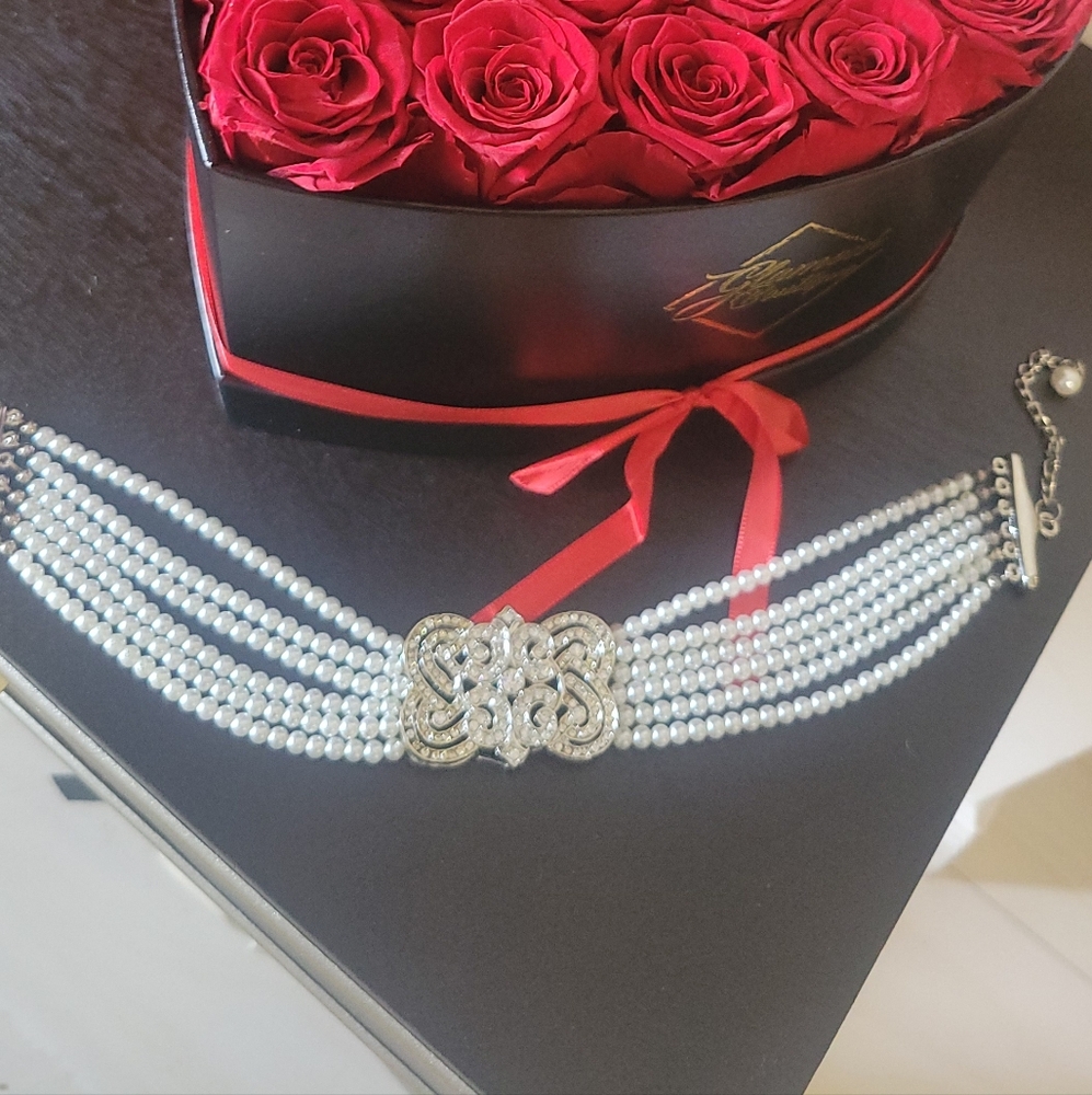 Elegant Red Heart-Shaped Rose Box with Pearl Bracelet